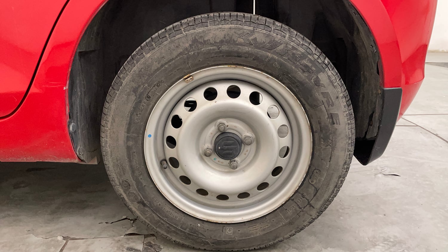 Used 2017 Maruti Suzuki Swift Lxi ABS (O) Petrol Manual tyres LEFT REAR TYRE RIM VIEW