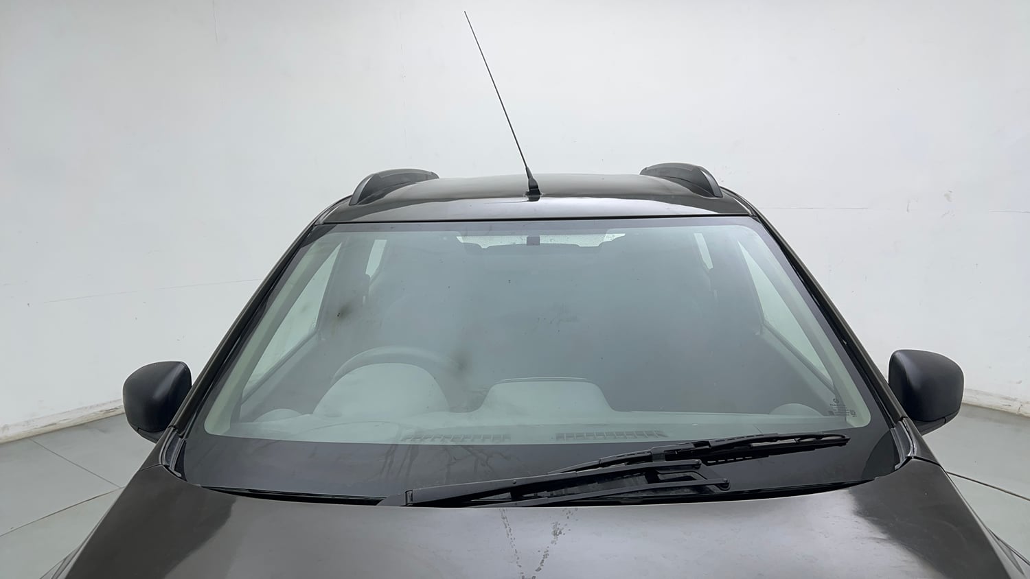 Used 2016 Renault Kwid RXT Petrol Manual exterior FRONT WINDSHIELD VIEW