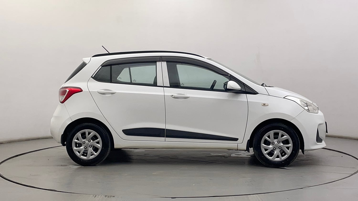 Used 2019 Hyundai Grand i10 Magna 1.2 Kappa VTVT Petrol Manual exterior RIGHT SIDE VIEW