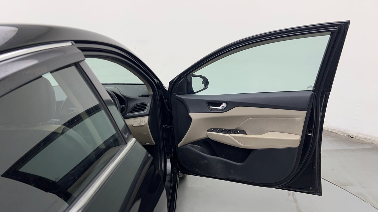 Used 2018 Hyundai Verna SX (O) 1.6 VTVT AT Petrol Automatic interior RIGHT FRONT DOOR OPEN VIEW