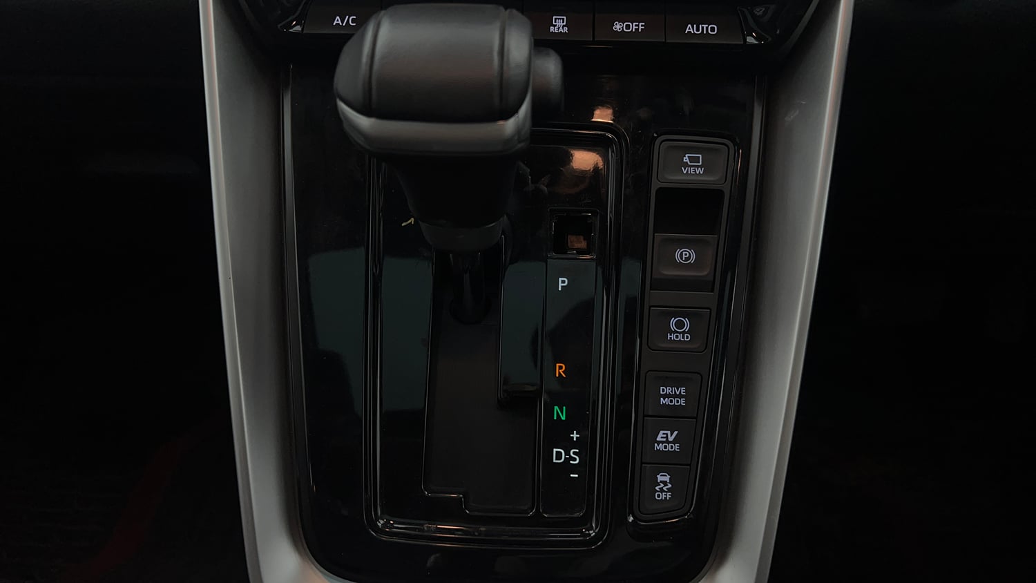 Used 2024 Toyota Innova Hycross ZX Hybrid 7 STR Hybrid Automatic interior GEAR  KNOB VIEW