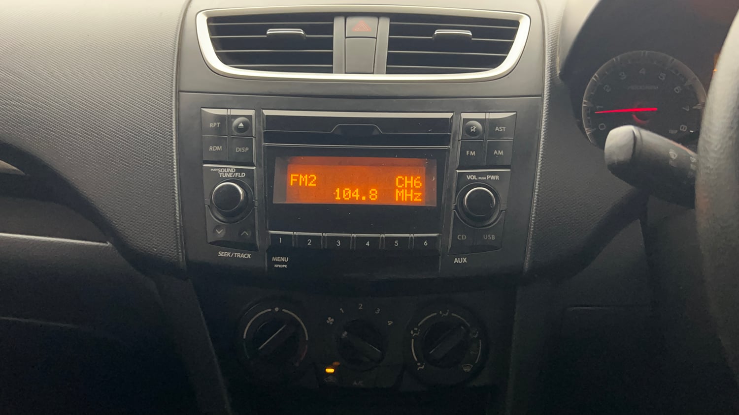 Used 2015 Maruti Suzuki Swift VXi Petrol Manual top_features Integrated (in-dash) music system