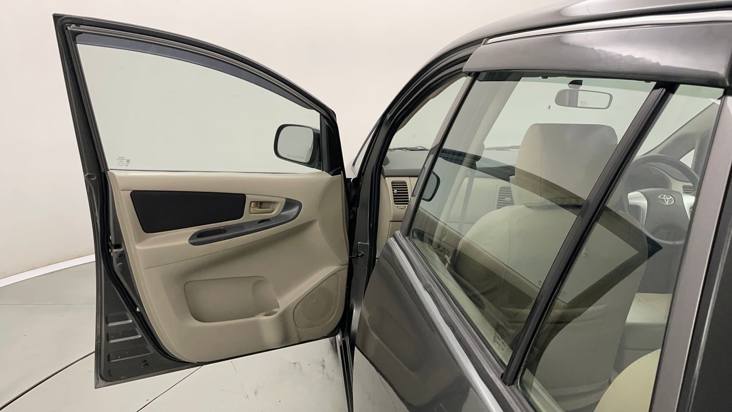 Used 2013 Toyota Innova 2.5 GX 8 STR BS-III Diesel Manual interior LEFT FRONT DOOR OPEN VIEW