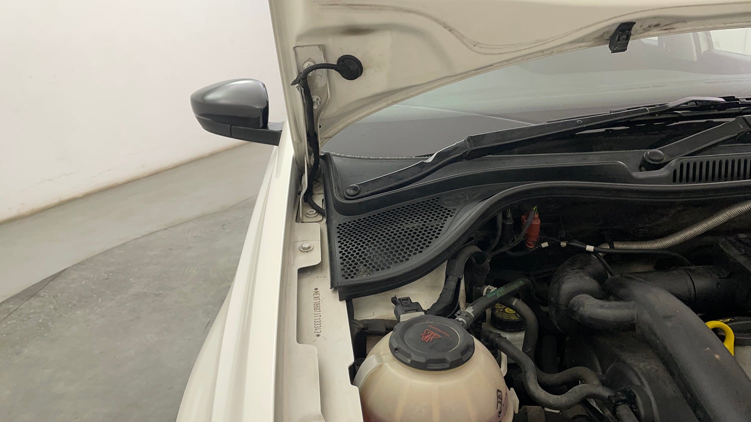 Used 2018 Volkswagen Polo Highline Plus 1.0 (P) 16 Alloy Petrol Manual engine ENGINE RIGHT SIDE HINGE & APRON VIEW