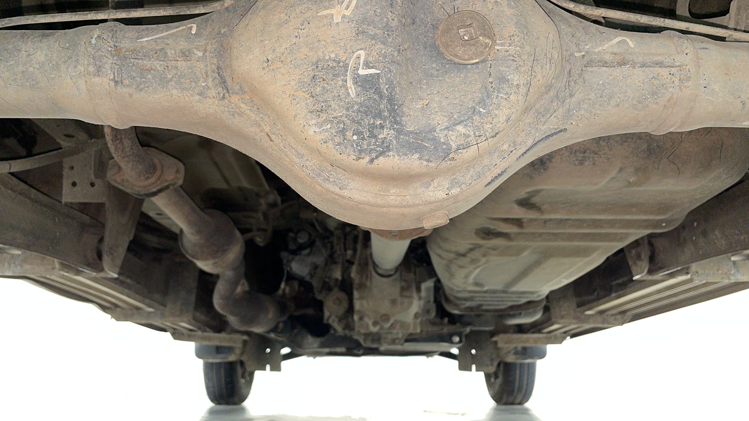 Used 2015 Maruti Suzuki Eeco 5 STR WITH A/C+HTR Petrol Manual extra REAR UNDERBODY VIEW (TAKEN FROM REAR)