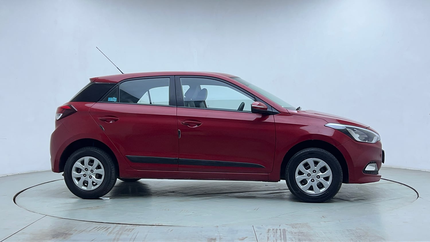 Used 2016 Hyundai Elite i20 Sportz 1.2 Petrol Manual exterior RIGHT SIDE VIEW