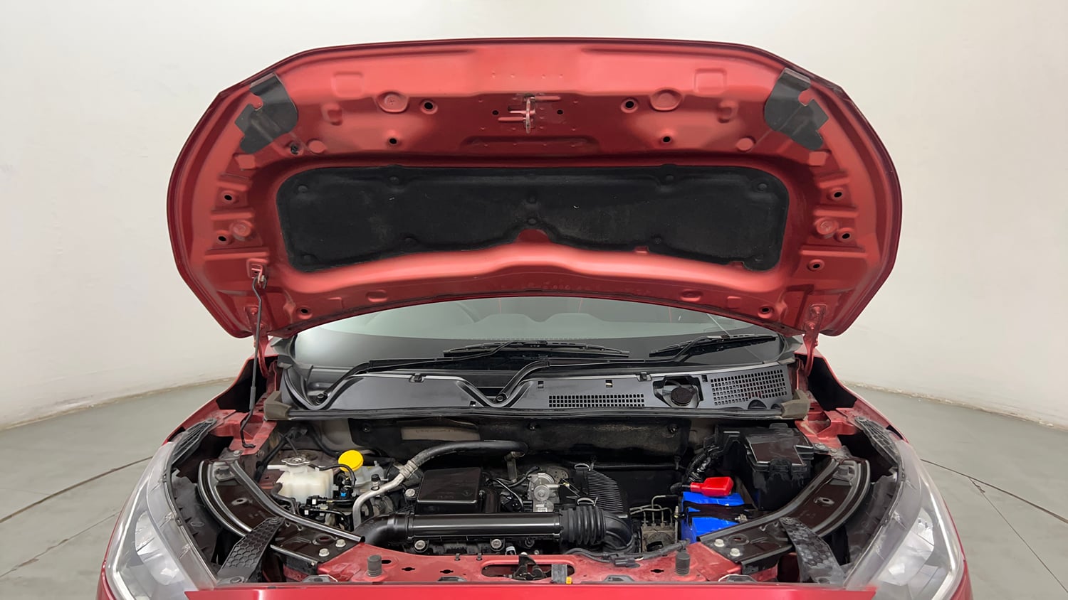 Used 2022 Nissan Magnite XV Executive Petrol Manual engine ENGINE & BONNET OPEN FRONT VIEW