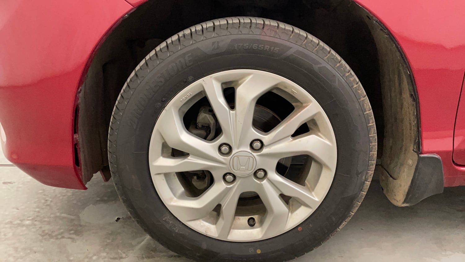 Used 2018 Honda Amaze 1.2 VX MT Petrol Petrol Manual tyres LEFT FRONT TYRE RIM VIEW