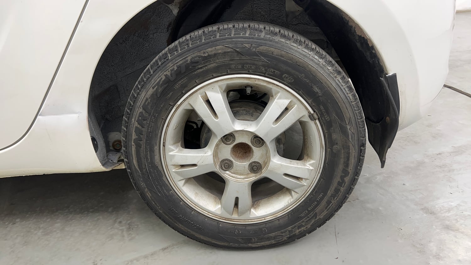 Used 2012 Hyundai i20 Sportz 1.2 BS-IV Petrol Manual tyres LEFT REAR TYRE RIM VIEW