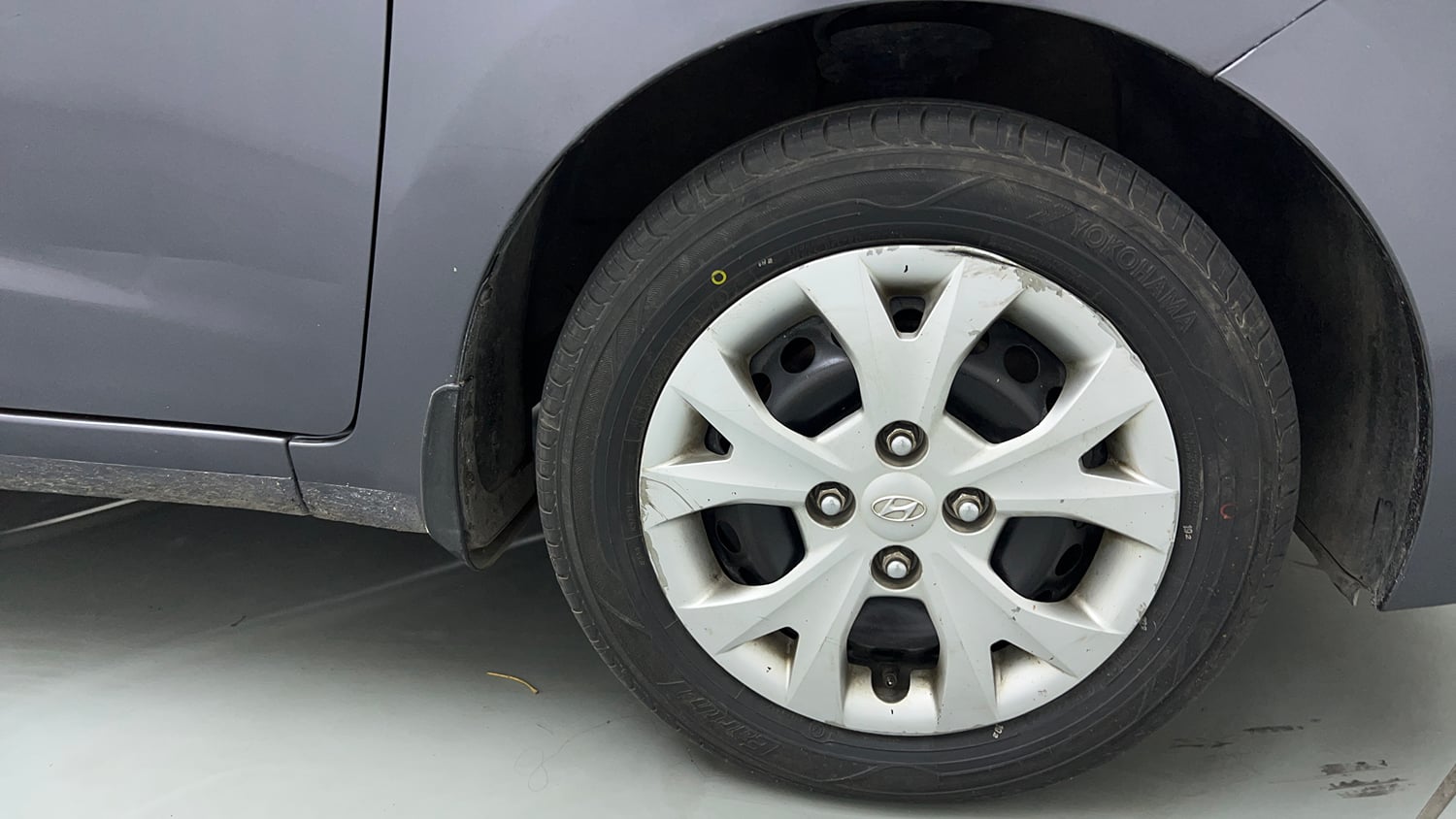 Used 2015 Hyundai Grand i10 Magna 1.2 Kappa VTVT Petrol Manual tyres RIGHT FRONT TYRE RIM VIEW