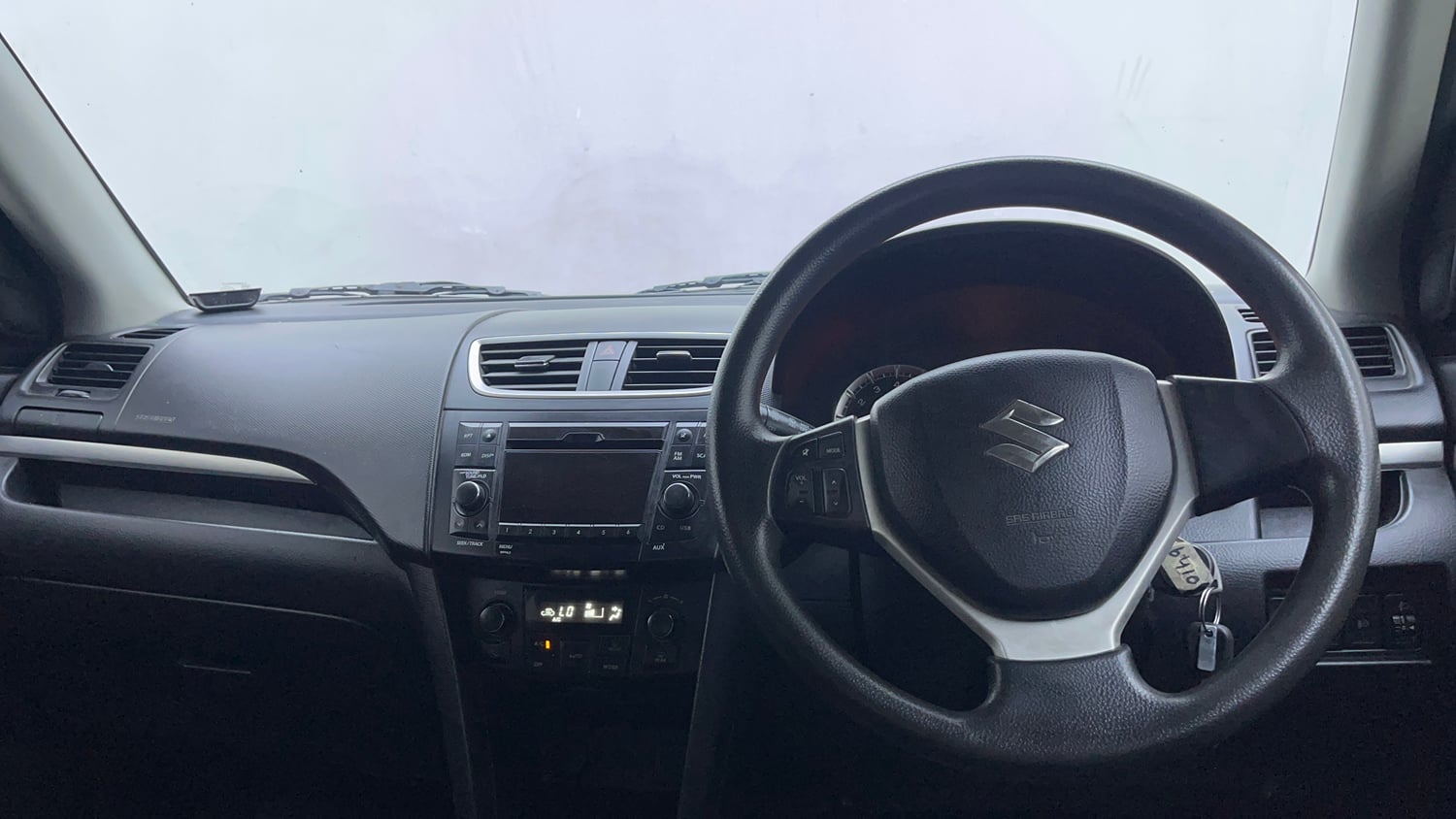 Used 2014 Maruti Suzuki Swift ZXi Petrol Manual interior DASHBOARD VIEW
