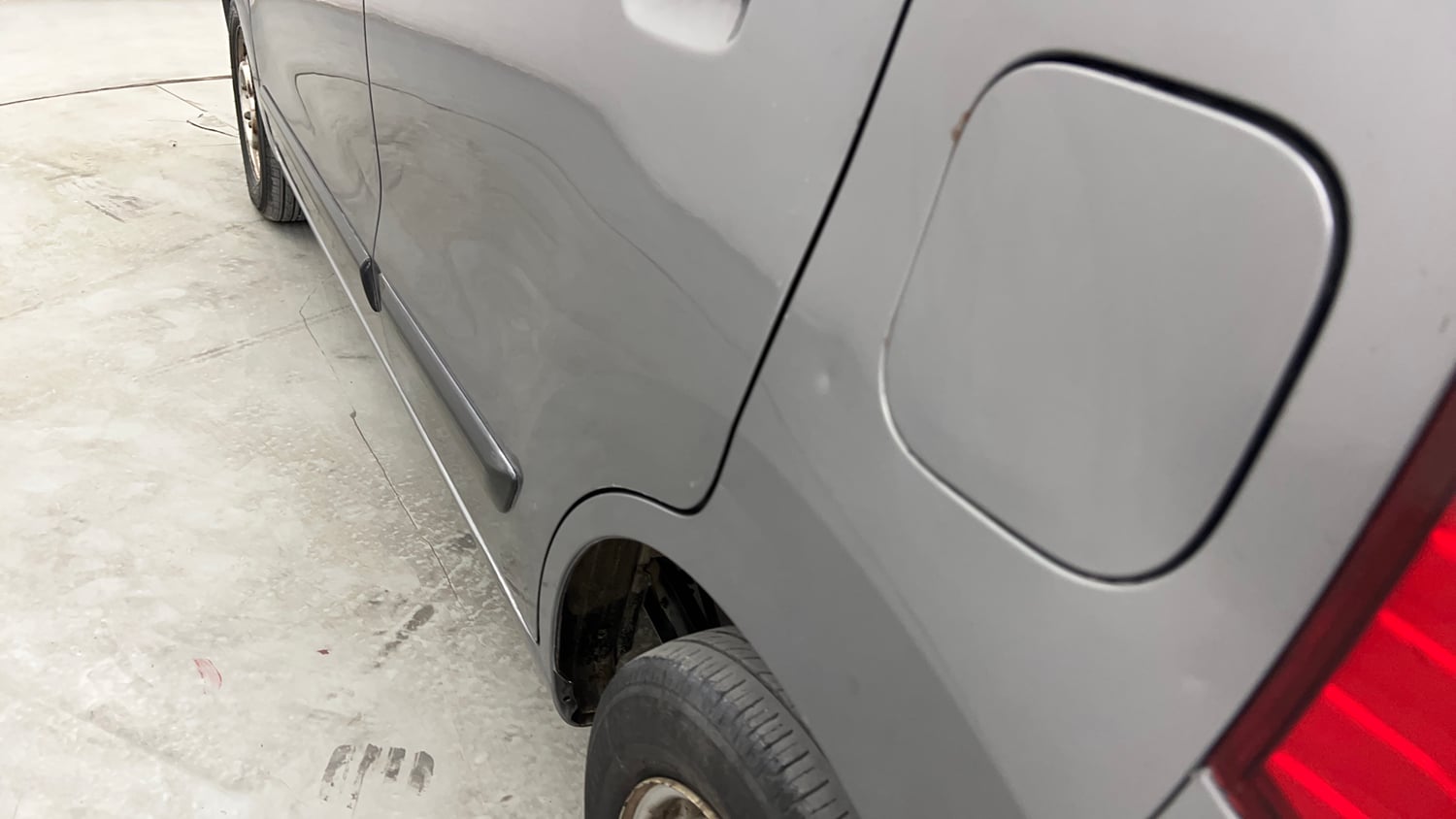 Used 2013 Maruti Suzuki Wagon R LXI CNG Cng Manual dents MINOR DENT
