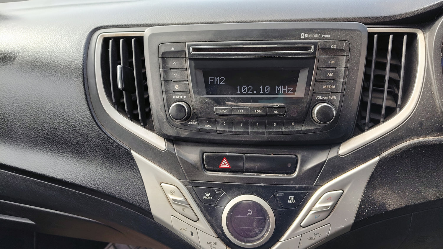 Used 2018 Maruti Suzuki Baleno Delta 1.2 Petrol Manual interior MUSIC SYSTEM & AC CONTROL VIEW