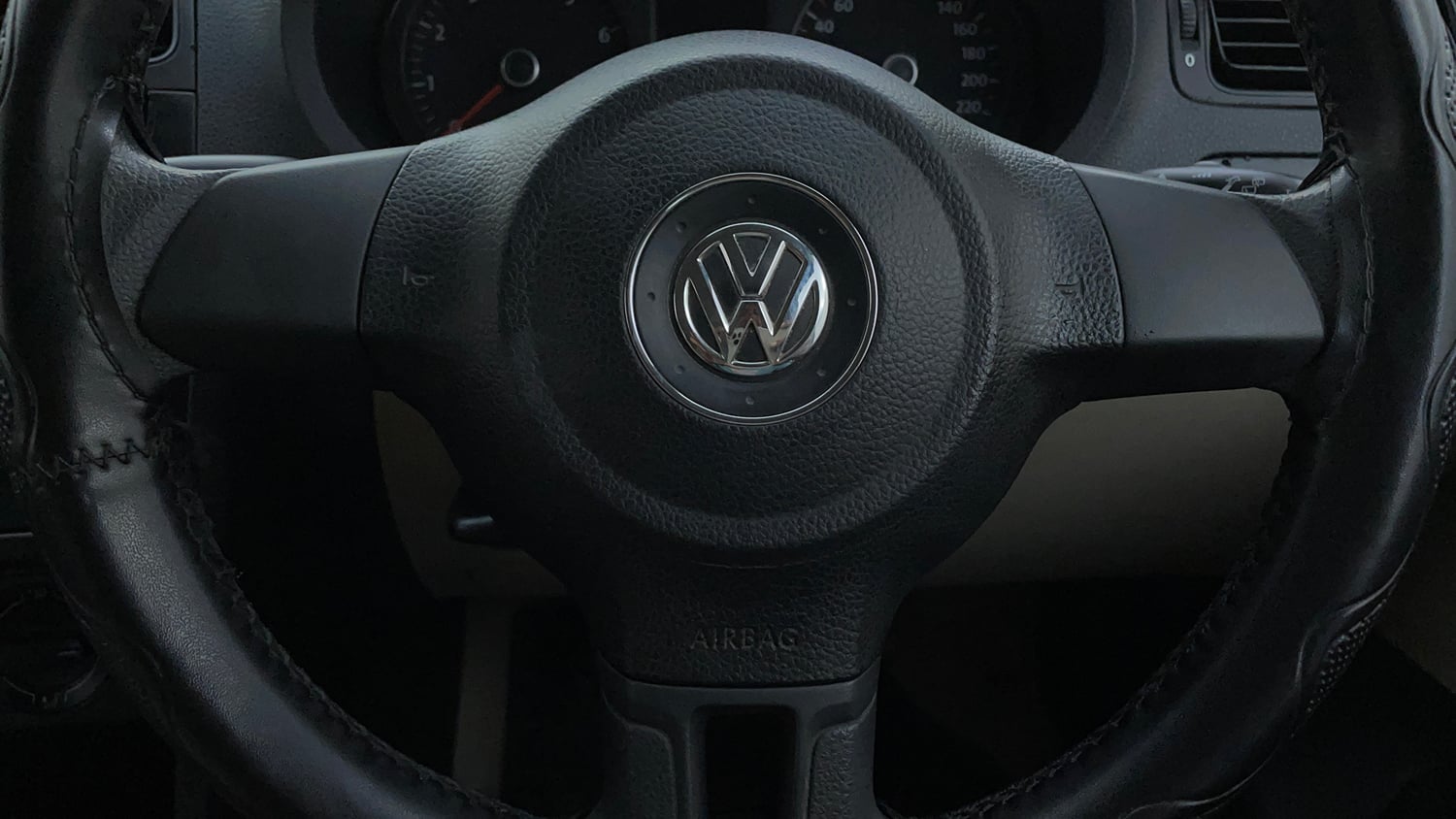 Used 2014 Volkswagen Polo Comfortline 1.2L (P) Petrol Manual top_features Airbags