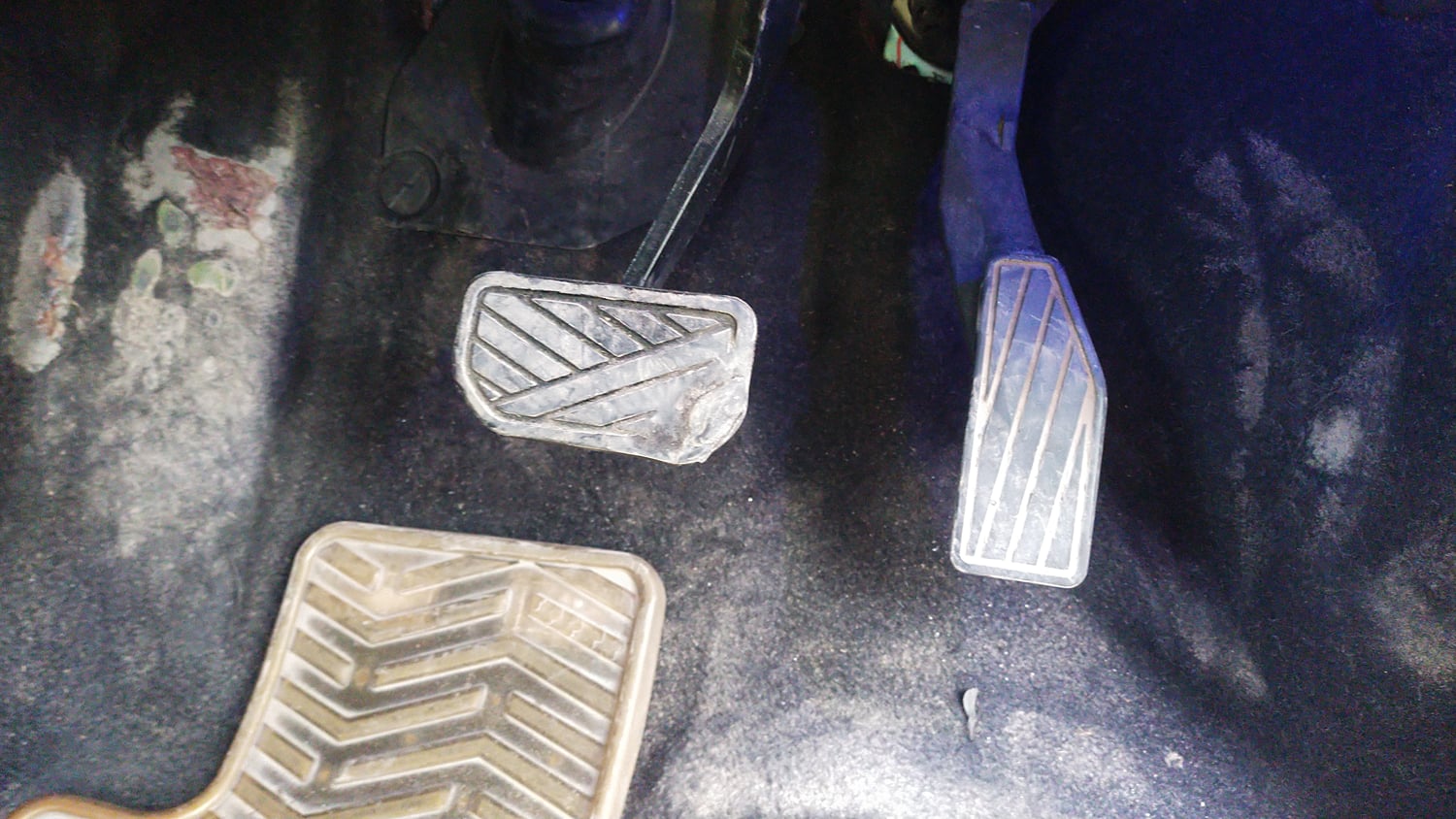 Used 2017 Maruti Suzuki Ignis Zeta 1.2 AMT Petrol Automatic interior PEDALS VIEW