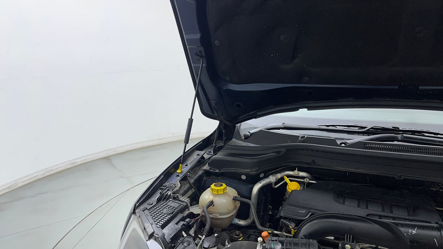 Used 2024 Mahindra XUV 3XO AX5L 1.2 Petrol Petrol Manual engine ENGINE RIGHT SIDE HINGE & APRON VIEW