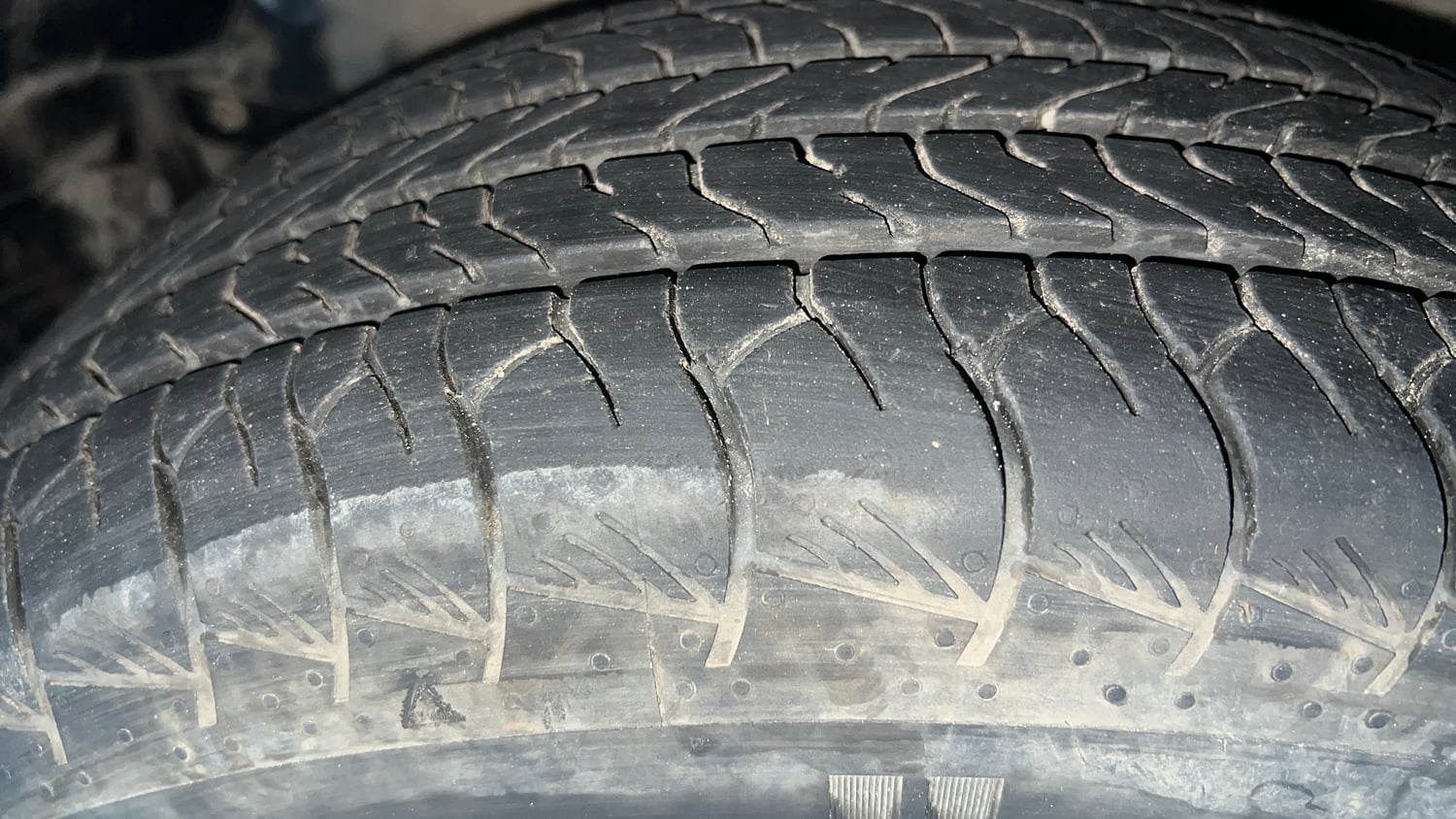 Used 2024 Mahindra XUV 3XO AX5L 1.2 Petrol Petrol Manual tyres LEFT FRONT TYRE TREAD VIEW