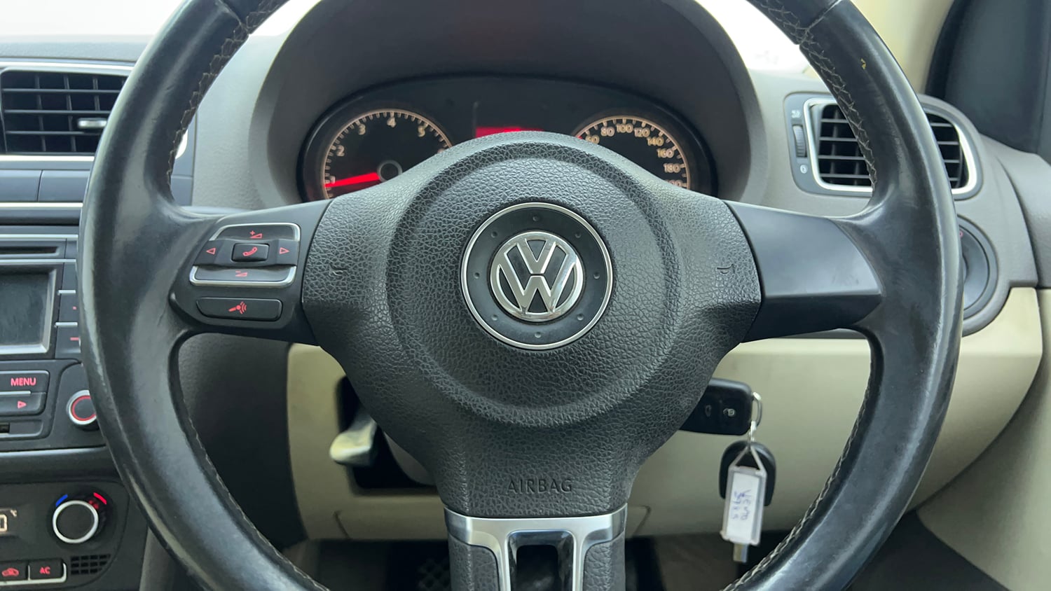 Used 2014 Volkswagen Vento Highline Petrol Petrol Manual top_features Steering mounted controls