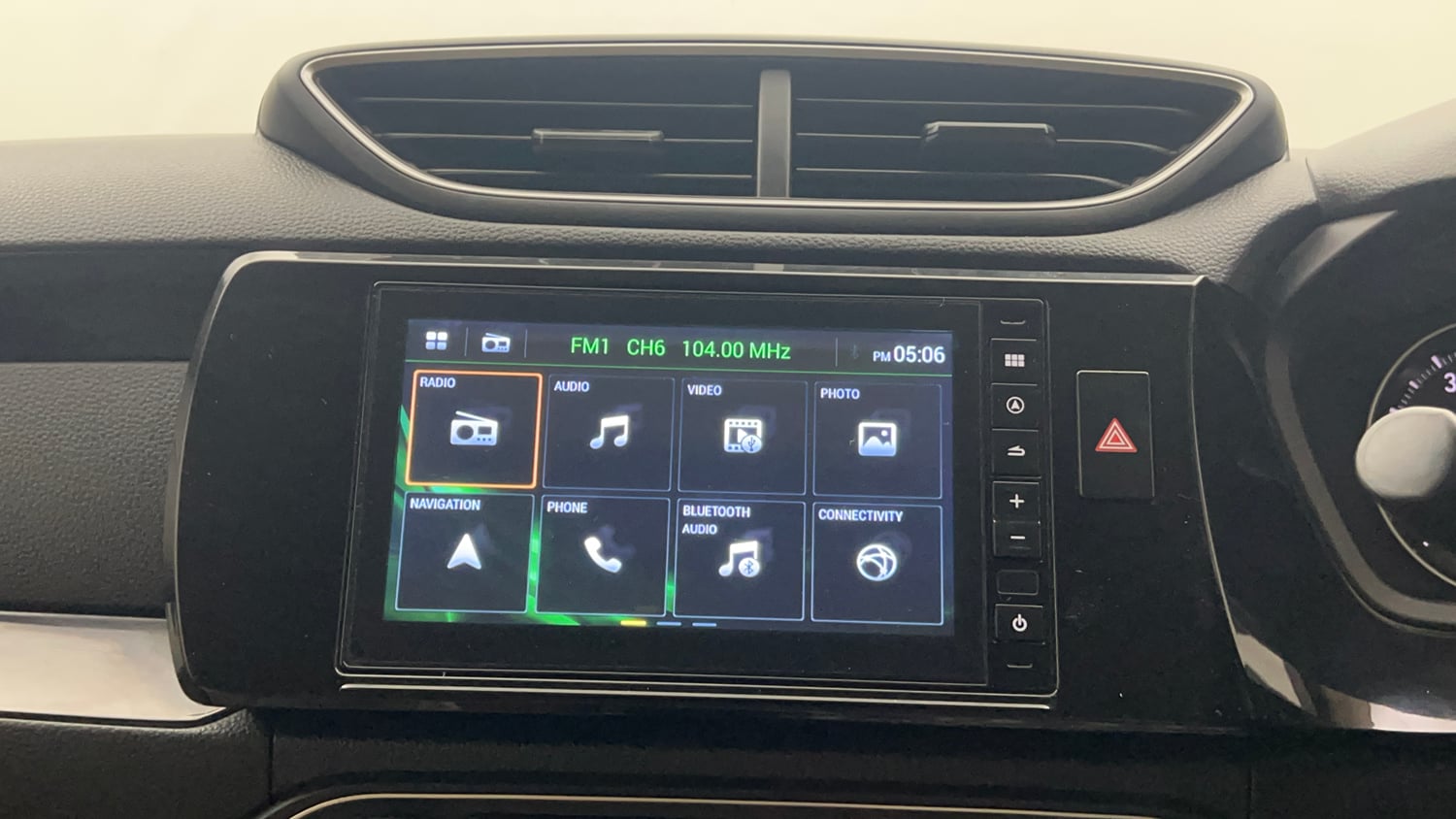 Used 2018 Honda Amaze 1.2 VX MT Petrol Petrol Manual top_features Integrated (in-dash) music system