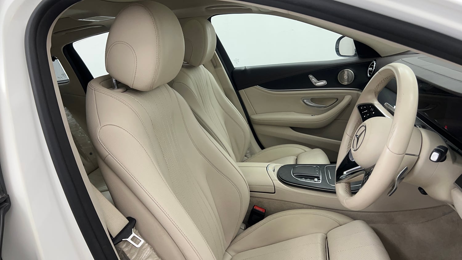 Used 2022 Mercedes-Benz E-Class E 220d Exclusive Diesel Automatic interior RIGHT SIDE FRONT DOOR CABIN VIEW