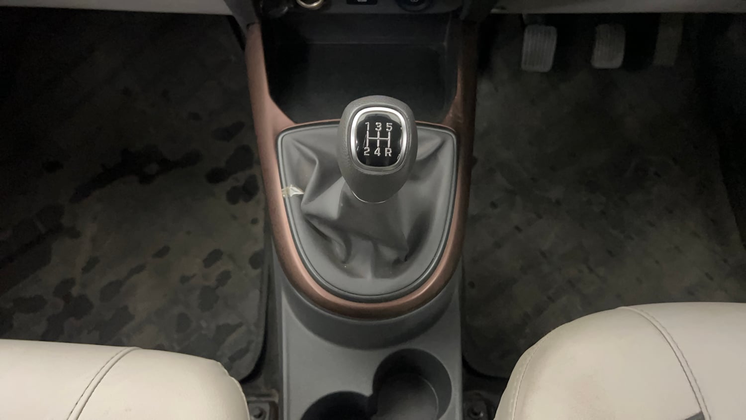 Used 2021 Hyundai Aura SX 1.2 Petrol Petrol Manual interior GEAR  KNOB VIEW