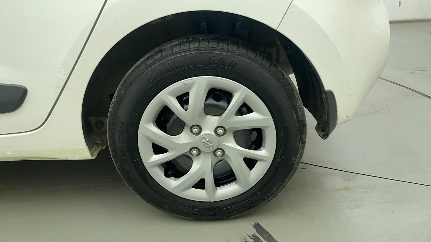 Used 2019 Hyundai Grand i10 Magna 1.2 Kappa VTVT Petrol Manual tyres LEFT REAR TYRE RIM VIEW