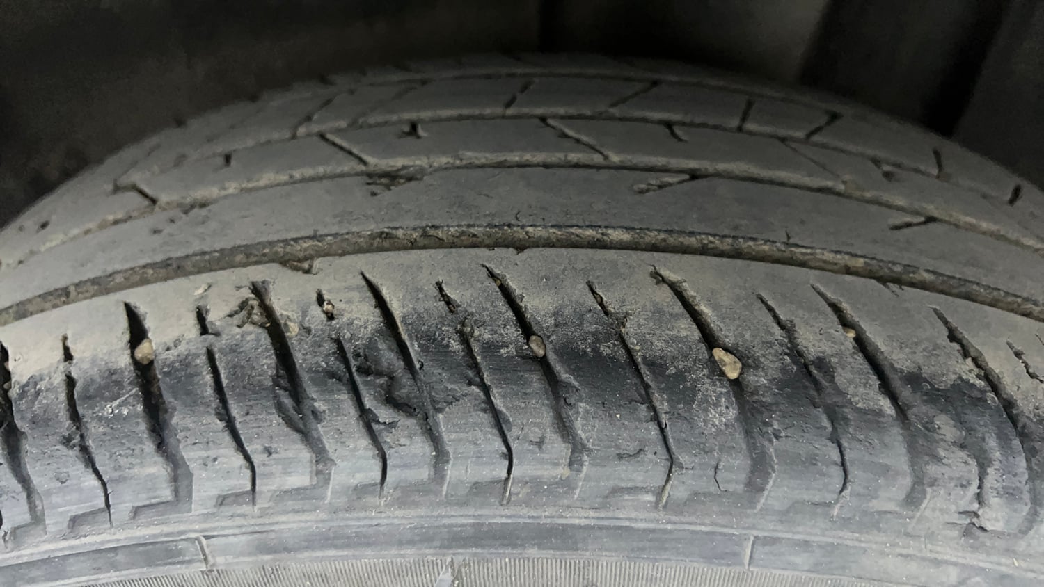 Used 2024 Nissan Magnite XV Premium Turbo CVT Dual Tone Petrol Automatic tyres LEFT REAR TYRE TREAD VIEW