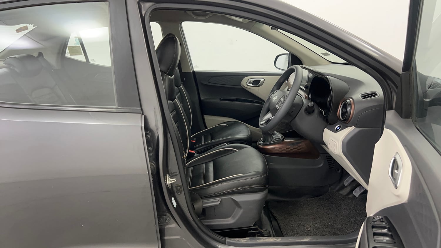 Used 2023 Hyundai Aura SX 1.2 CNG Cng Manual interior RIGHT SIDE FRONT DOOR CABIN VIEW