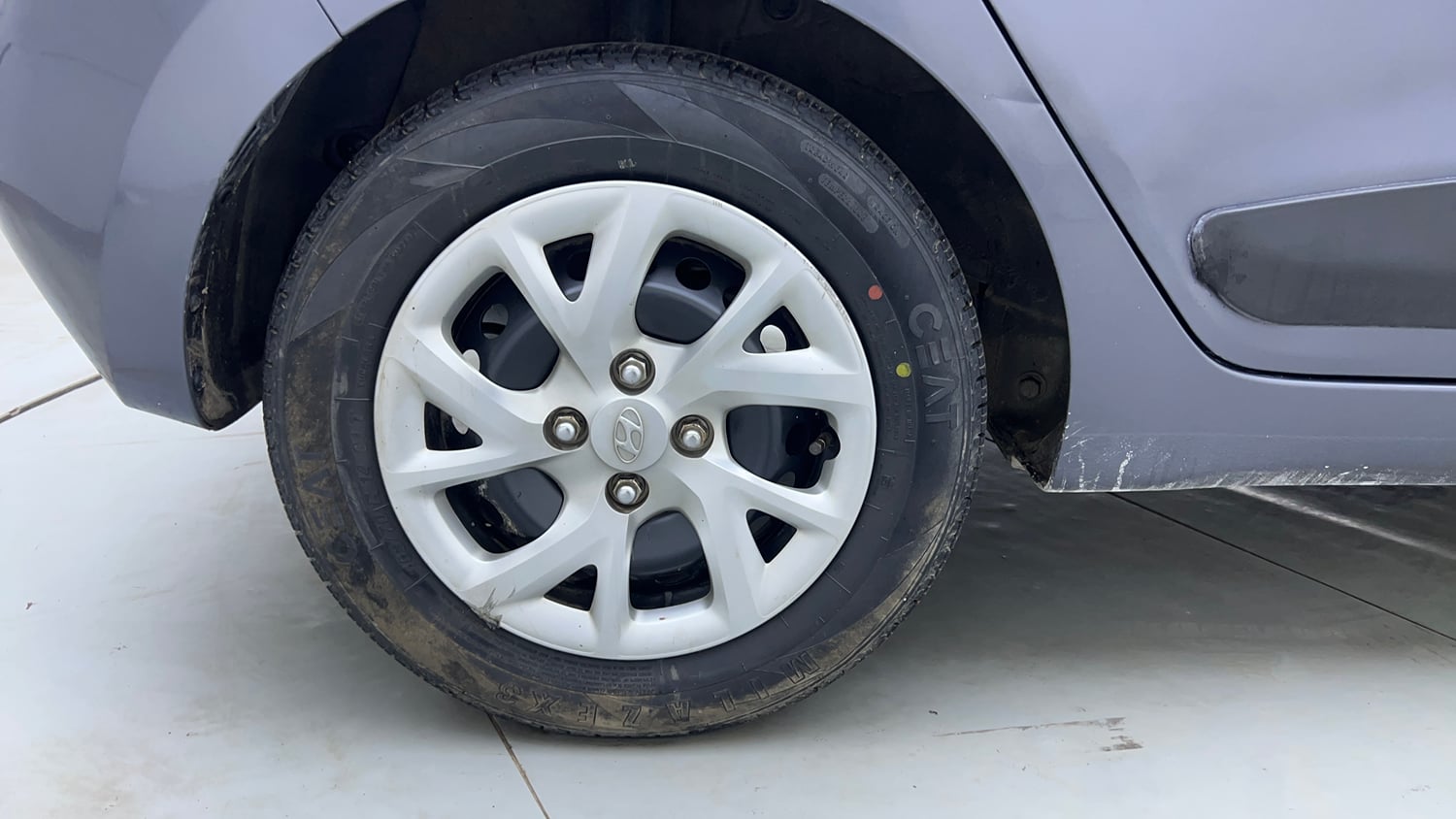 Used 2017 Hyundai Grand i10 Magna 1.2 Kappa VTVT Petrol Manual tyres RIGHT REAR TYRE RIM VIEW