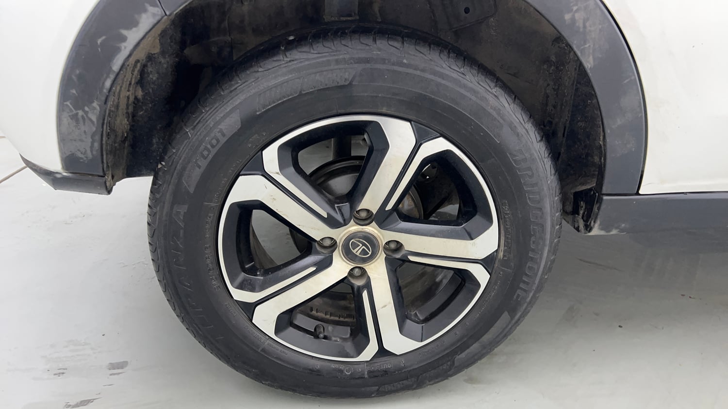 Used 2021 Tata Nexon XZA Plus Diesel Diesel Automatic tyres RIGHT REAR TYRE RIM VIEW