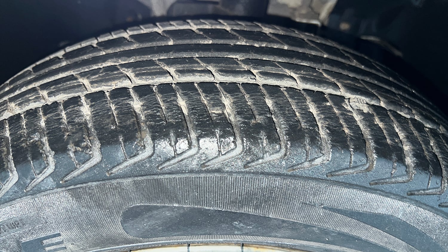 Used 2018 Tata Tiago Revotron XE Petrol Manual tyres RIGHT FRONT TYRE TREAD VIEW