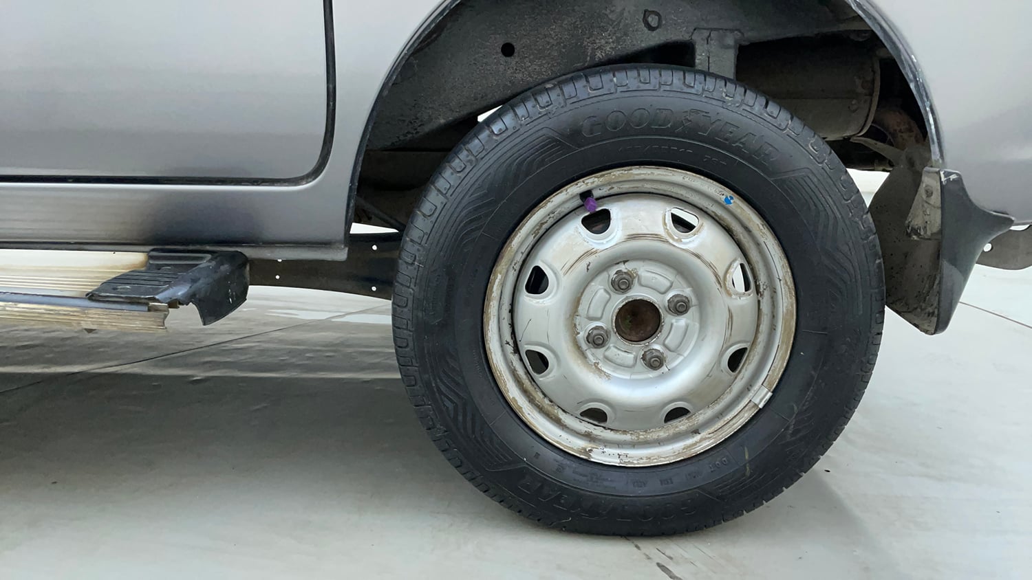 Used 2015 Maruti Suzuki Eeco 5 STR WITH A/C+HTR Petrol Manual tyres LEFT REAR TYRE RIM VIEW