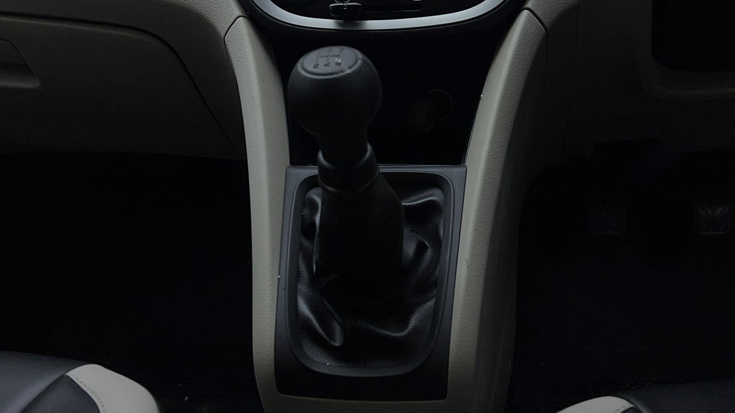Used 2017 Maruti Suzuki Celerio VXi Petrol Manual interior GEAR  KNOB VIEW