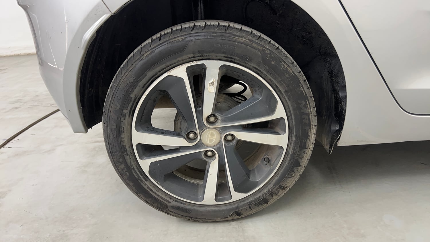 Used 2020 Tata Altroz XZ Petrol Petrol Manual tyres RIGHT REAR TYRE RIM VIEW