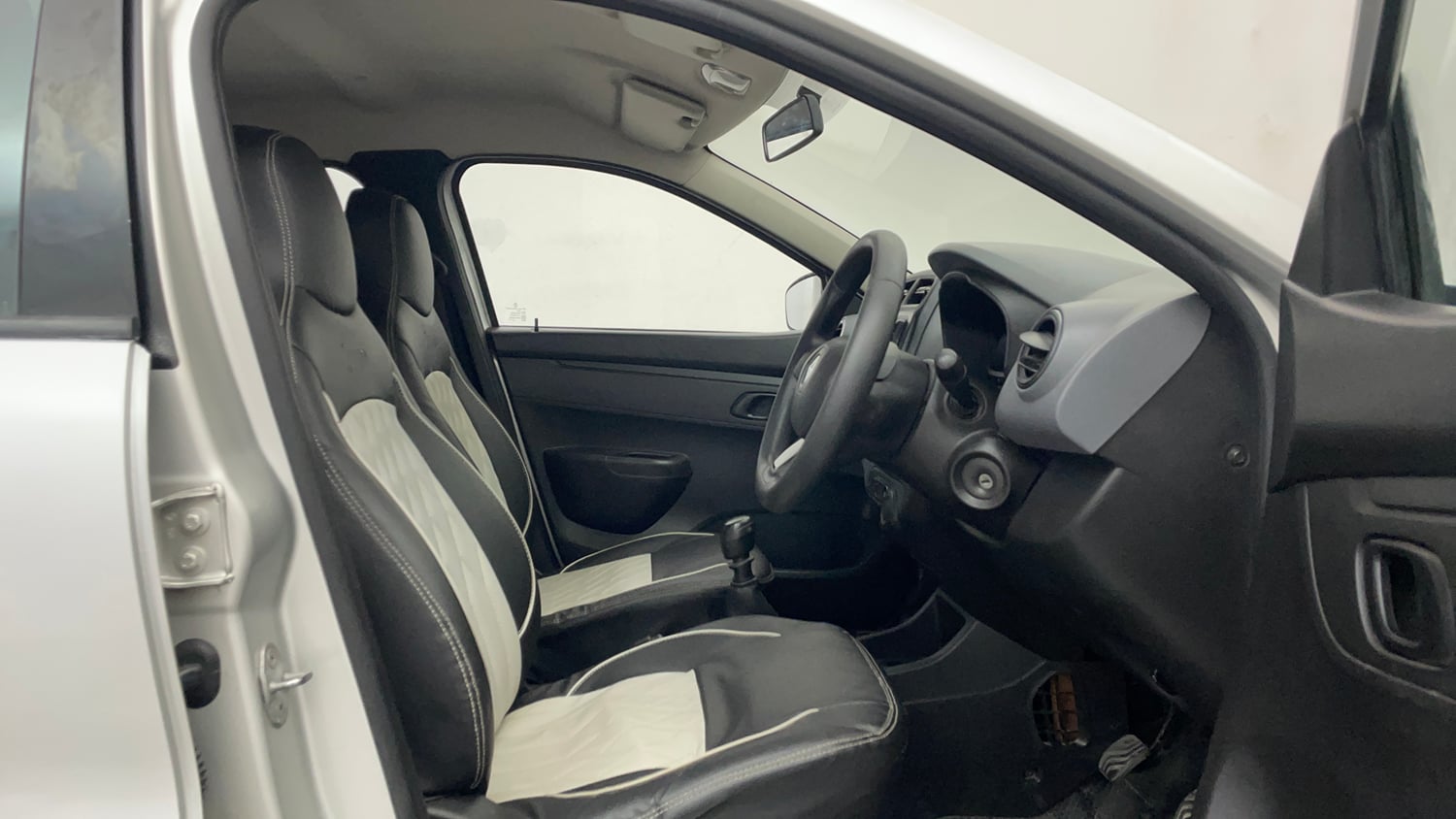 Used 2017 Renault Kwid RXT Petrol Manual interior RIGHT SIDE FRONT DOOR CABIN VIEW