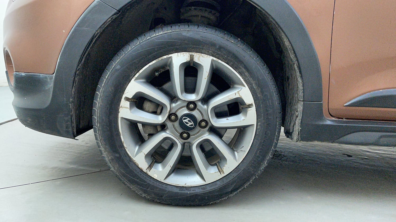 Used 2016 Hyundai i20 Active 1.2 SX Petrol Manual tyres LEFT FRONT TYRE RIM VIEW