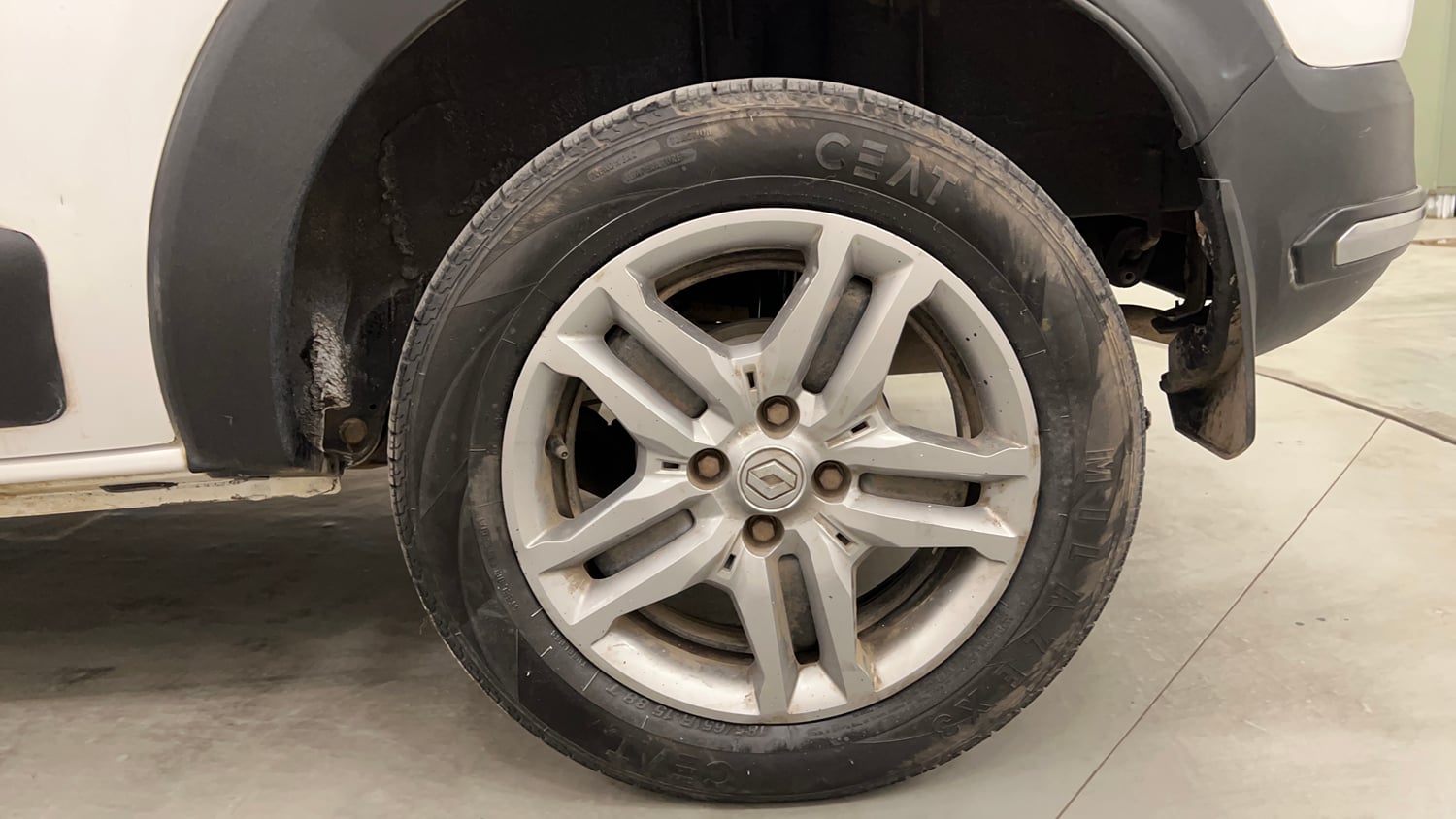 Used 2022 Renault Triber RXZ Petrol Manual tyres LEFT REAR TYRE RIM VIEW