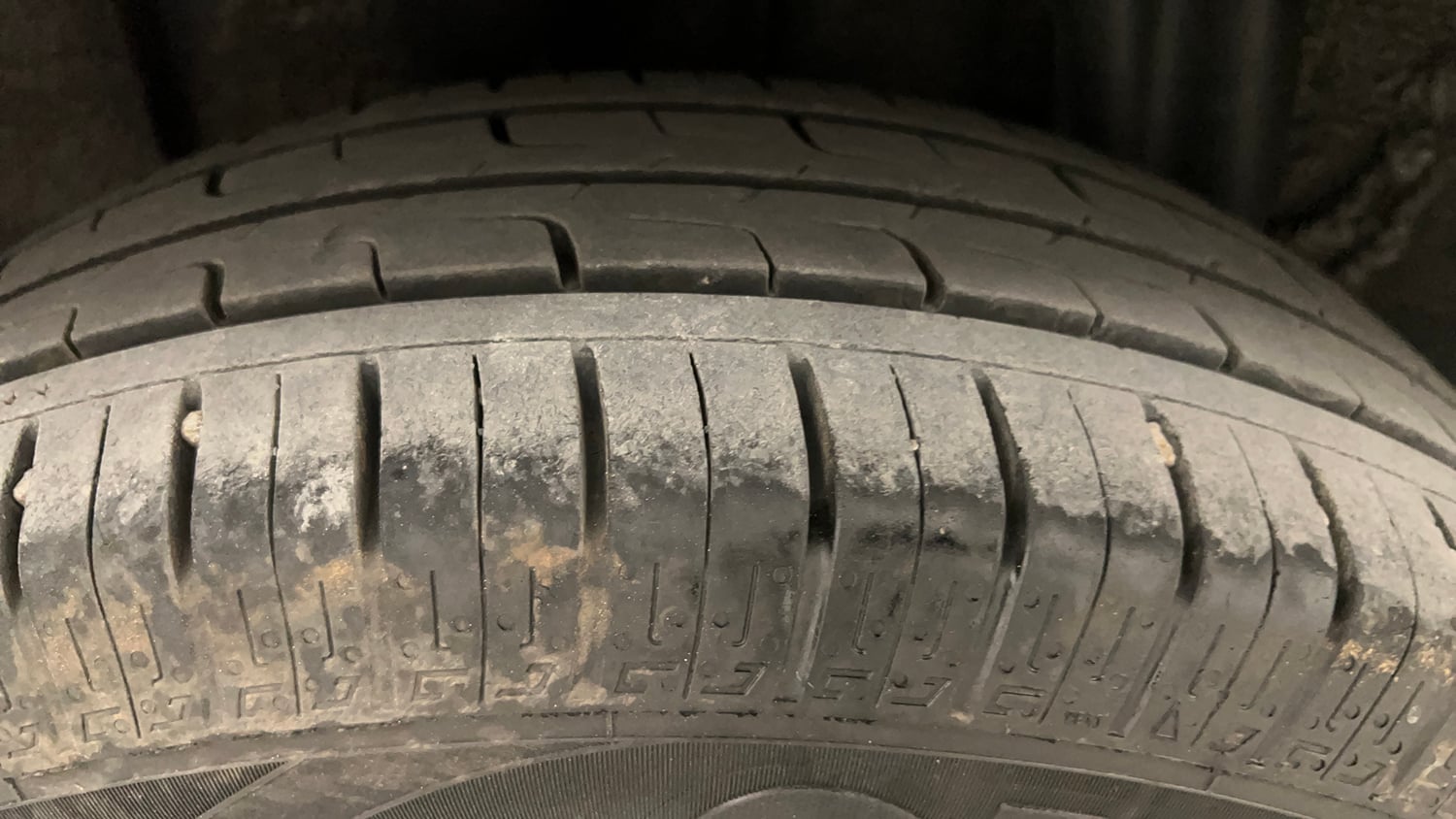 Used 2022 Renault Triber RXZ Petrol Manual tyres RIGHT REAR TYRE TREAD VIEW