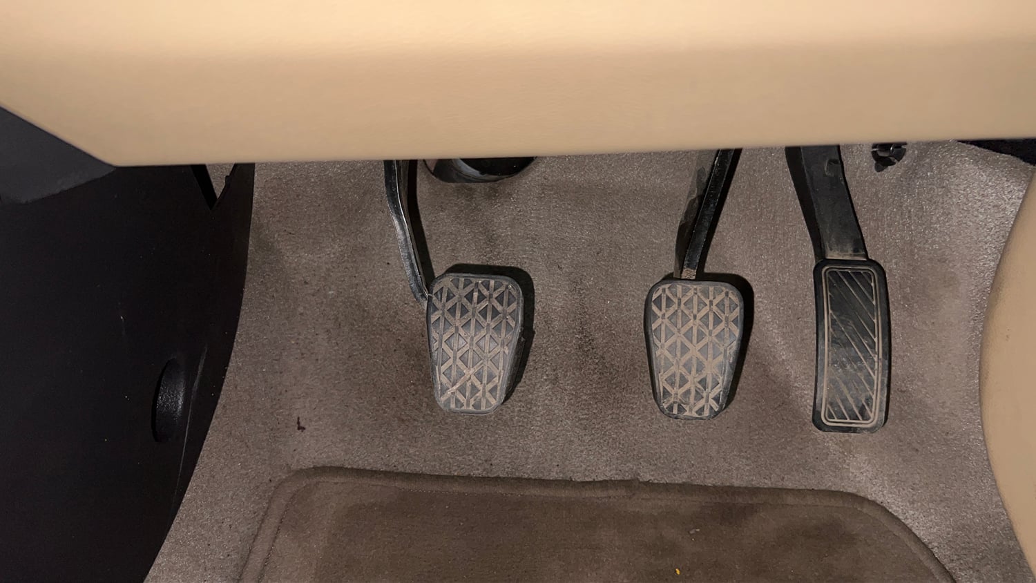 Used 2016 Ford Figo Aspire Titanium 1.2 Ti-VCT Petrol Manual interior PEDALS VIEW