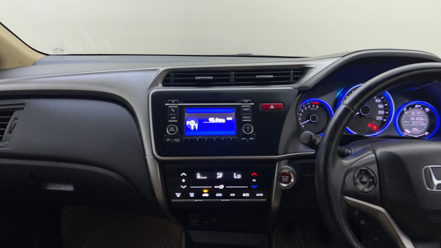 Used 2015 Honda City VX Petrol Manual interior MUSIC SYSTEM & AC CONTROL VIEW
