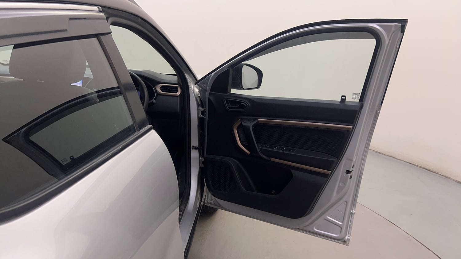 Used 2021 Renault Kiger RXT 1.0 Turbo MT Dual Tone Petrol Manual interior RIGHT FRONT DOOR OPEN VIEW