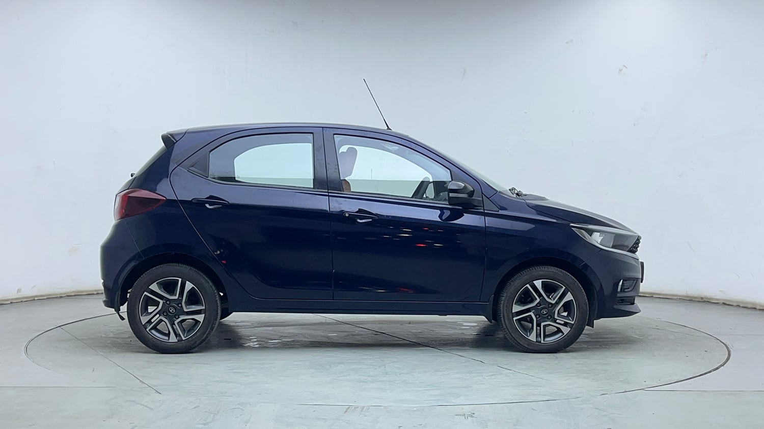 Used 2021 Tata Tiago XZ Plus Petrol Manual exterior RIGHT SIDE VIEW