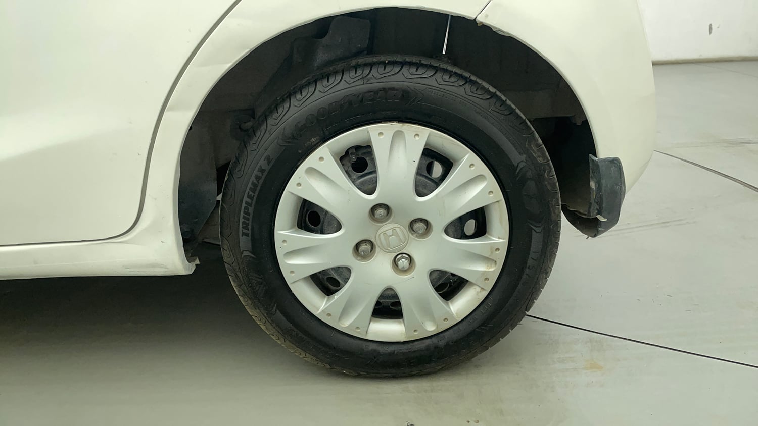 Used 2014 Honda Brio S MT Petrol Manual tyres LEFT REAR TYRE RIM VIEW