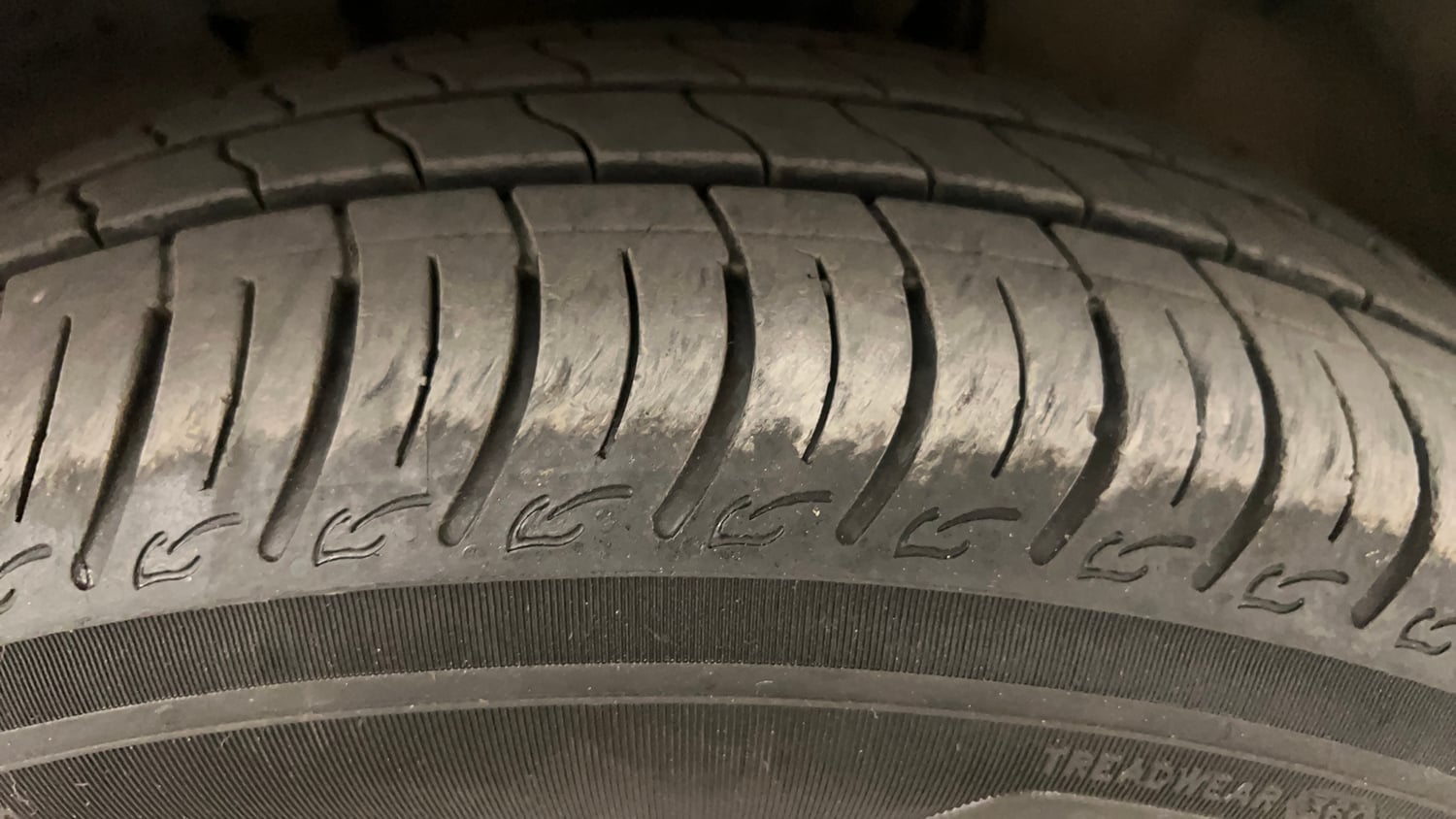 Used 2025 Tata Tiago XTA Petrol Automatic tyres RIGHT FRONT TYRE TREAD VIEW