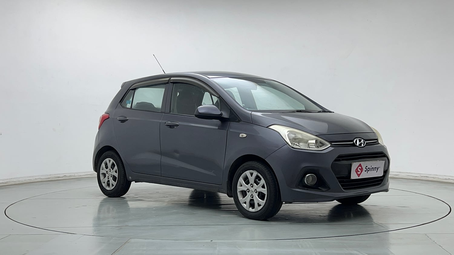 Used 2015 Hyundai Grand i10 Magna 1.2 Kappa VTVT Petrol Manual exterior RIGHT FRONT CORNER VIEW