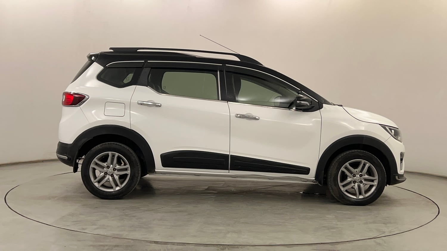 Used 2022 Renault Triber RXZ Petrol Manual exterior RIGHT SIDE VIEW