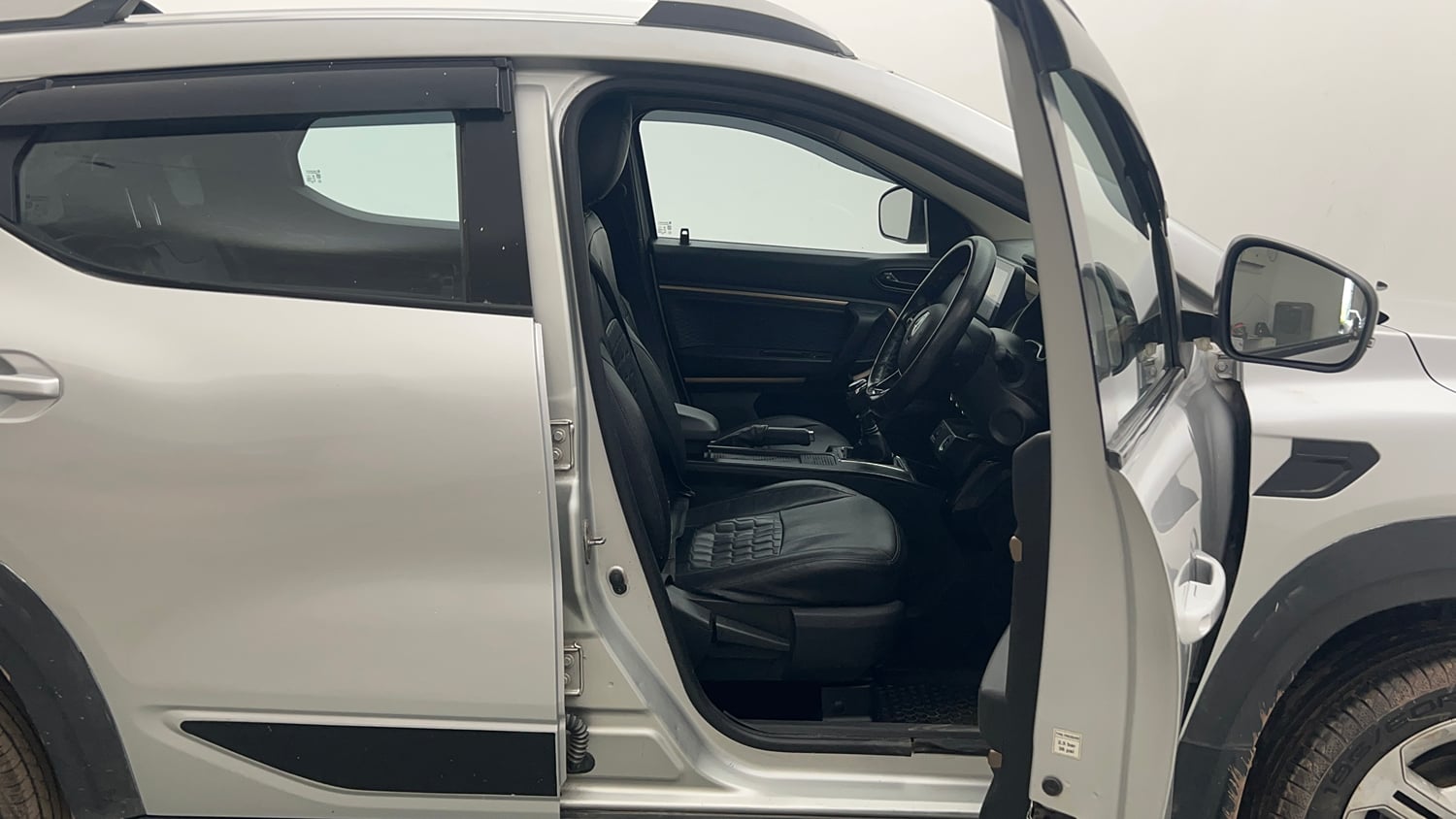 Used 2022 Renault Kiger RXT MT Petrol Manual interior RIGHT SIDE FRONT DOOR CABIN VIEW