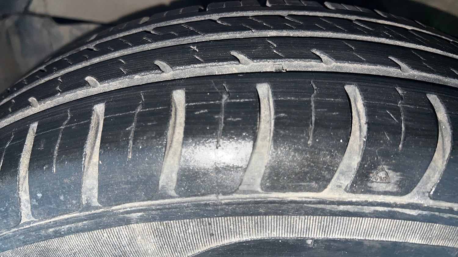 Used 2023 Maruti Suzuki Swift VXi Petrol Manual tyres LEFT FRONT TYRE TREAD VIEW