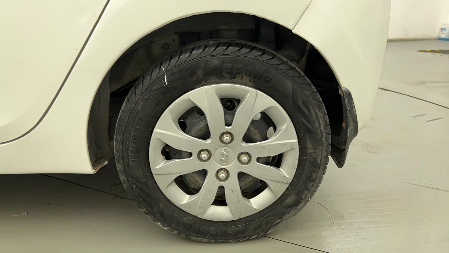 Used 2017 Hyundai Eon Magna + Petrol Manual tyres LEFT REAR TYRE RIM VIEW