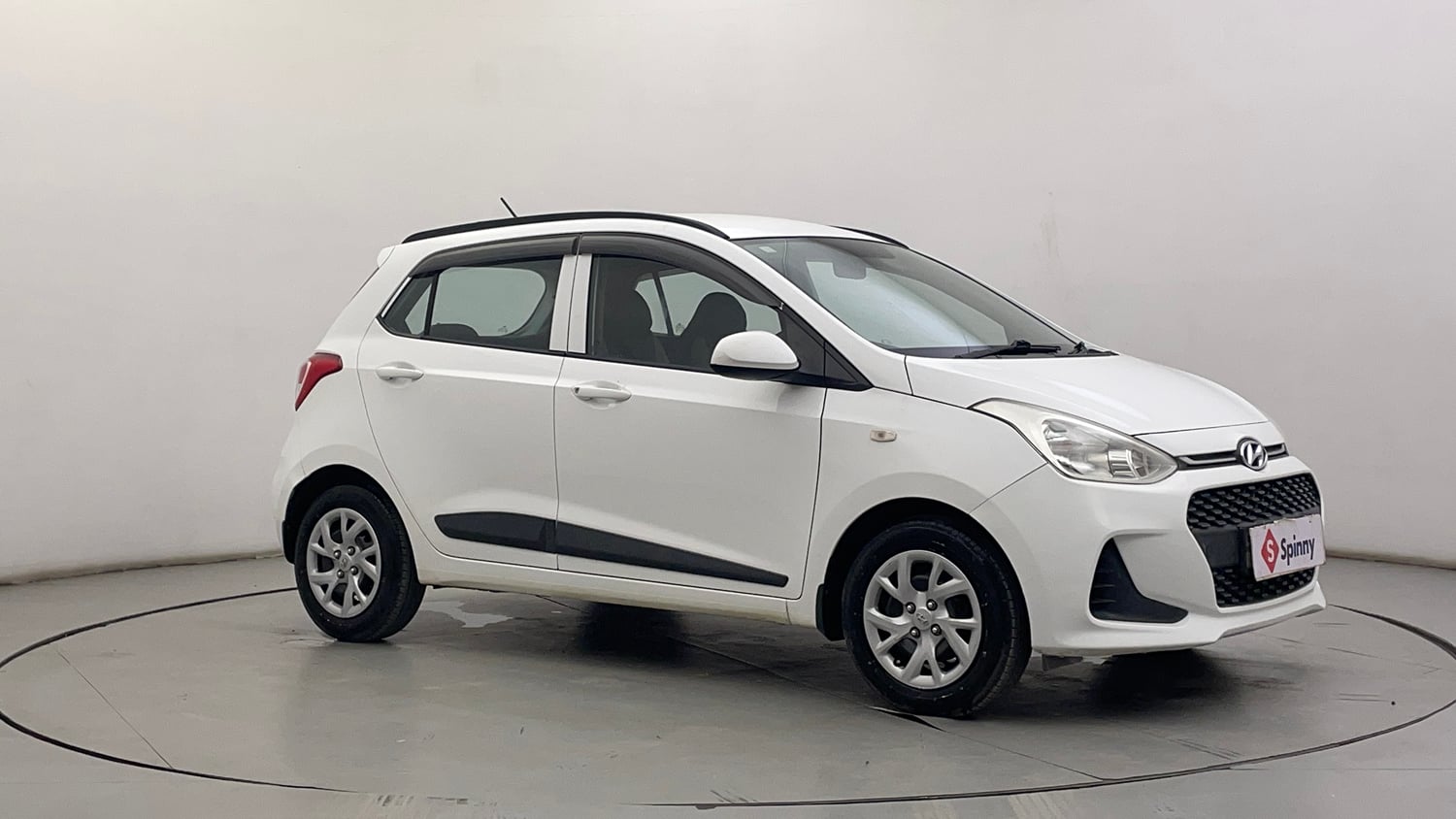 Used 2019 Hyundai Grand i10 Magna 1.2 Kappa VTVT Petrol Manual exterior RIGHT FRONT CORNER VIEW